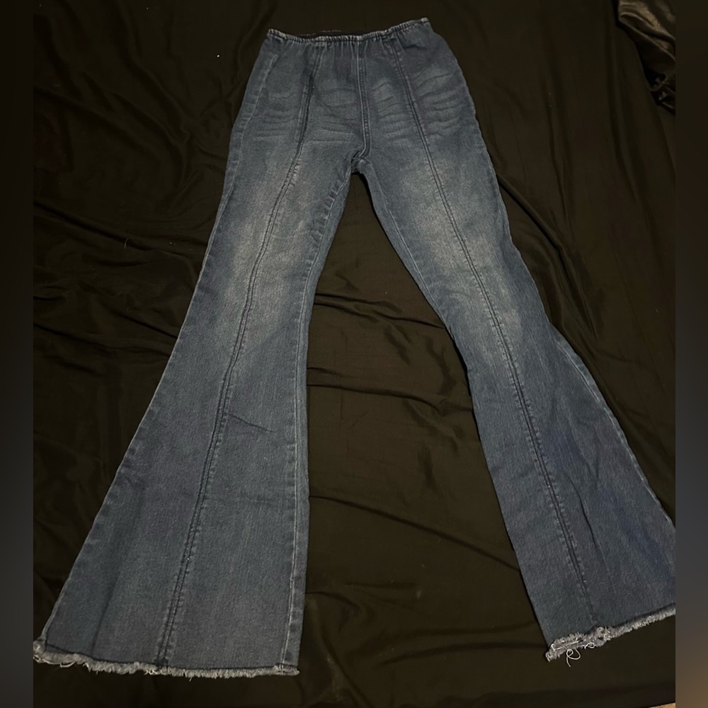 Women’s bell bottom wide leg jeans, stretchy and super cute